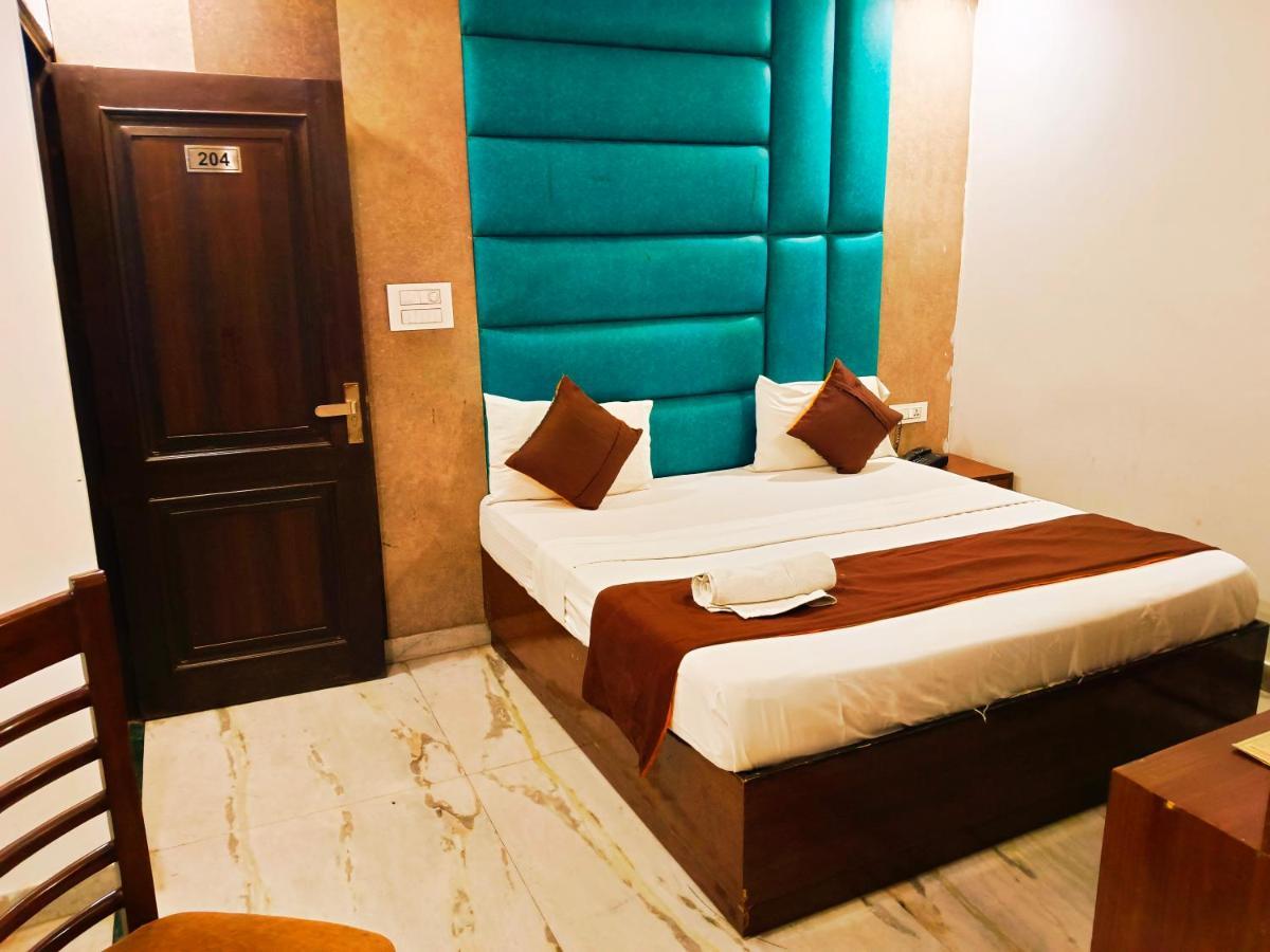 Hotel De Tark Near Igi Airport Delhi New Delhi Bagian luar foto