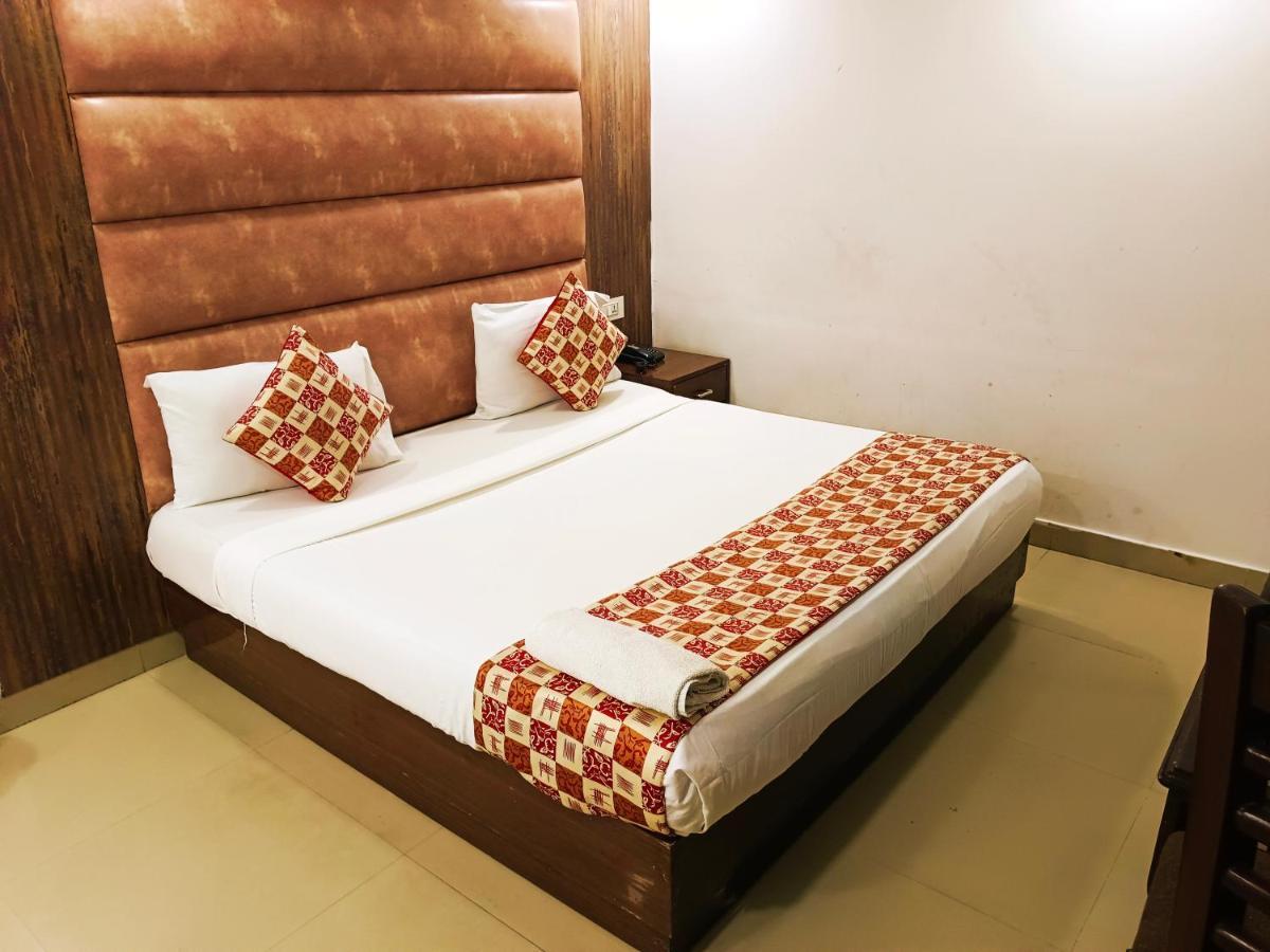 Hotel De Tark Near Igi Airport Delhi New Delhi Bagian luar foto