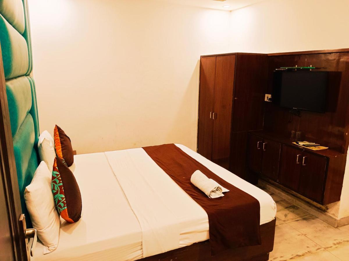 Hotel De Tark Near Igi Airport Delhi New Delhi Bagian luar foto